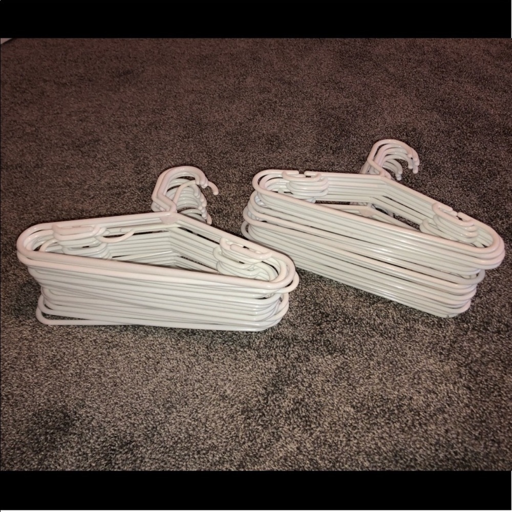 40 BRU white baby hangers